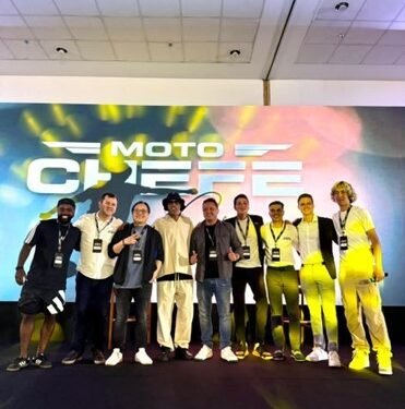 Ronaldinho Gaúcho acelera com o MotoChefe e assina novo modelo elétrico, o R-10