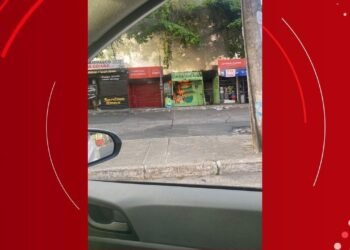 Vendedora tem barraca incendiada por ex-companheiro em Salvador; suspeito é procurado