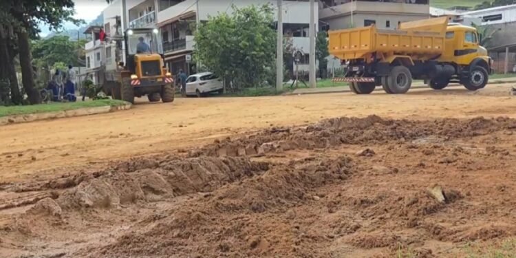 Moradores de Raposo, em Itaperuna, ainda contabilizam prejuízos após temporal Moradores de Raposo, em Itaperuna, ainda contabilizam prejuízos após temporal