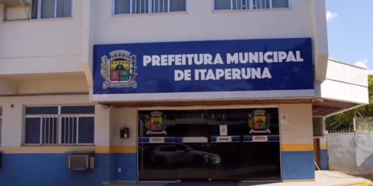 Prefeito de Itaperuna reduz expediente e suspende contratações para conter gastos