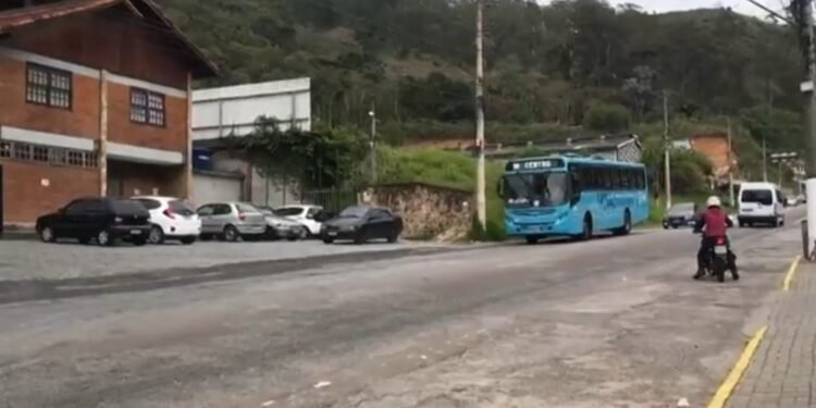 Motoristas pedem melhorias na RJ-130 em Nova Friburgo após acidentes Motoristas pedem melhorias na RJ-130 em Nova Friburgo após acidentes