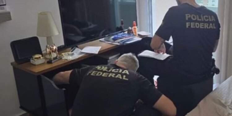 Polícia Federal realiza operação contra servidor da Caixa por suspeita de fraudes bancárias em Campos