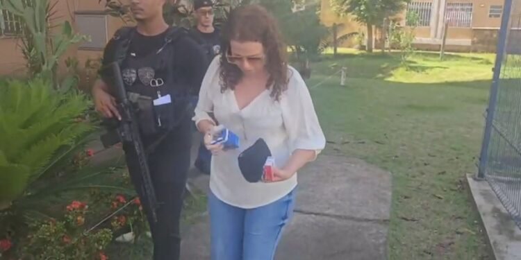 Mulher condenada por matar ex-marido para receber pensão é presa