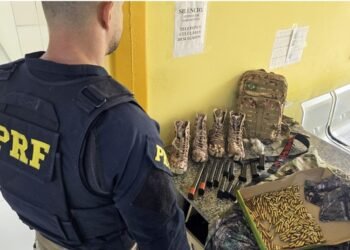 PRF prende dois suspeitos do Comando Vermelho com armas e munições
