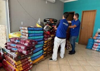 Procon apreende 124 kg de ração vencida em loja de Cabo Frio