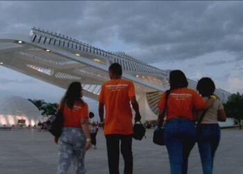 Alunos da Escola Fundação Roberto Marinho celebram as próprias histórias em formação no Museu do Amanhã