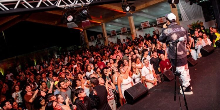 Festival ‘Somos Latinos’ lota Arena em Maricá; evento segue com programação neste sábado
