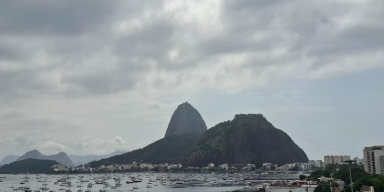 Rio tem previsão de chuva forte e ventos intensos a partir da tarde deste domingo