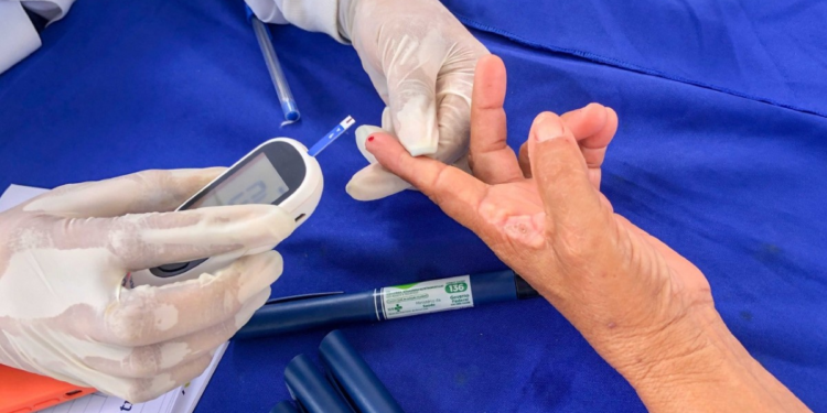 Jovem se relaciona como convive com diabetes desde os 9 anos