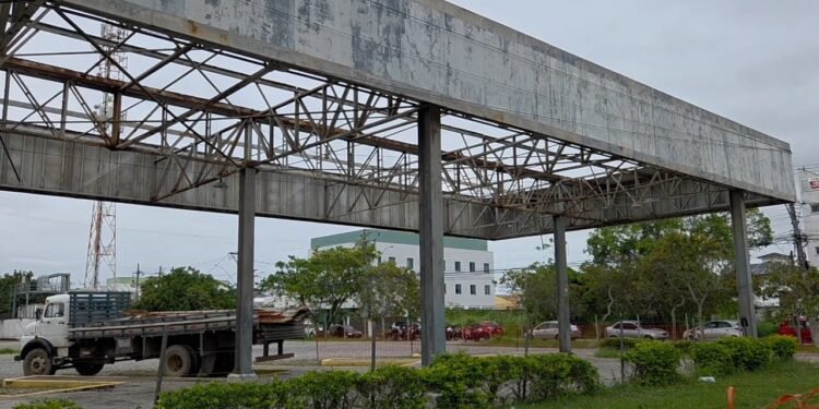 Reforma do cronograma de mudança emergencial em obra na rodovia de Campos