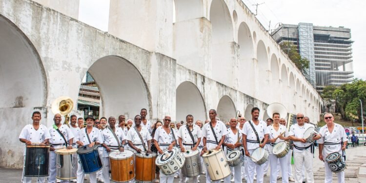 Roberto Carlos no Jockey, feijoada do Cordão da Bola Preta, peça 'O Princípio do Mundo': veja o que fazer no Rio Roberto Carlos no Jockey, feijoada do Cordão da Bola Preta, peça 'O Princípio do Mundo': veja o que fazer no Rio