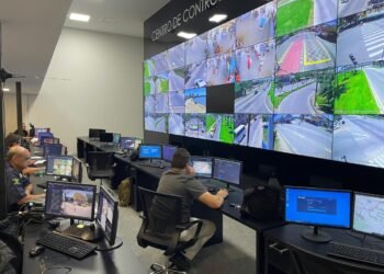 Campos propõe parceria com empresas para monitoramento e segurança