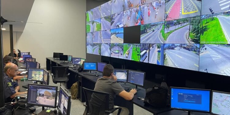 Campos propõe parceria com empresas para monitoramento e segurança