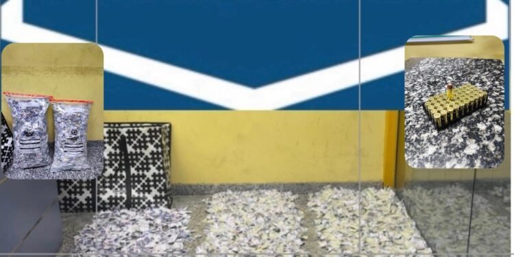 Mulher é presa com cerca de 5 mil sacolés de crack e cocaína em Paracambi Mulher é presa com cerca de 5 mil sacolés de crack e cocaína em Paracambi