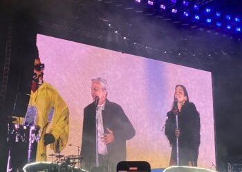 Dua Lipa se derrete em elogios para Caetano Veloso e Carlinhos Brown