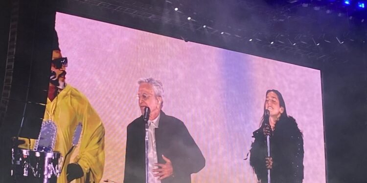 Dua Lipa se derrete em elogios para Caetano Veloso e Carlinhos Brown