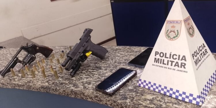 Suspeitos de envolvimento com o tráfico trocam tiros com o PM durante perseguição em Barra Mansa