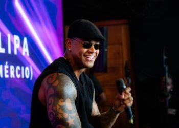 Léo Santana grava show gratuito em comemoração aos 20 anos de carreira neste domingo em Salvador; veja acessos e mais
