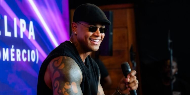 Léo Santana grava show gratuito em comemoração aos 20 anos de carreira neste domingo em Salvador; veja acessos e mais