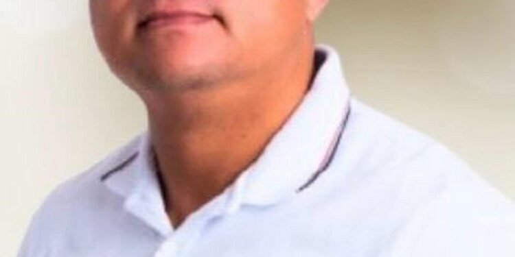 Polícia divulga cartaz para localização de suspeitos de envolvimento em homicídio de funcionário da prefeitura de Paracambi