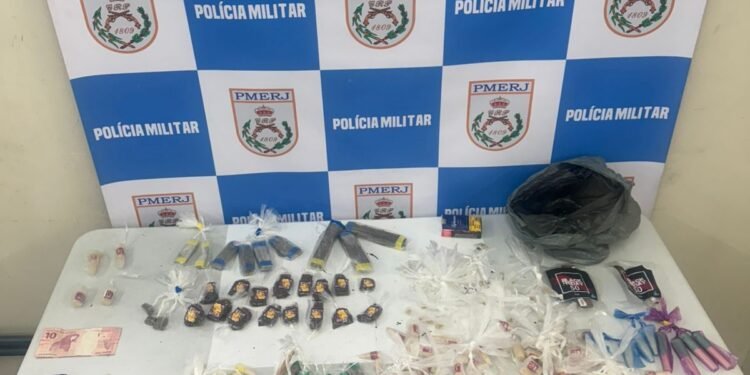 Homem que estava em regime semiaberto é preso com drogas em Volta Redonda