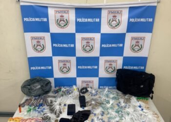 Dois jovens são presos com drogas e armas em Volta Redonda