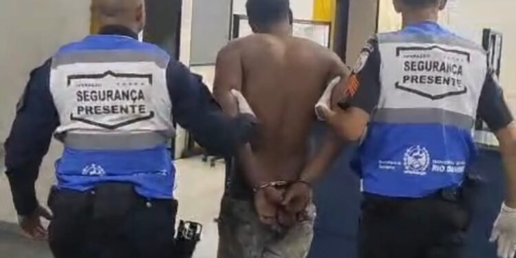 Jovem é preso por espancar um vizinho em Paracambi