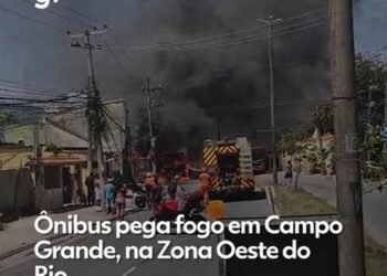 Ônibus pega fogo em Campo Grande, na Zona Oeste do Rio