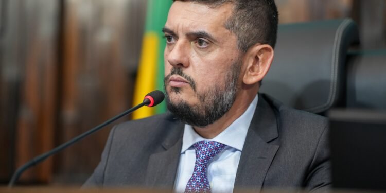 Após Alerj votar para soltar Rodrigo Bacellar, Alexandre de Moraes determina o uso de tornozeleira