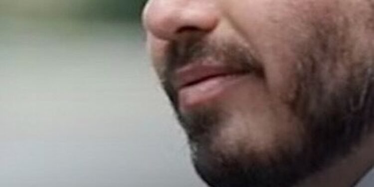 Renúncia de Carlos Bolsonaro é oficializada e publicada no Diário Oficial da Câmara do Rio