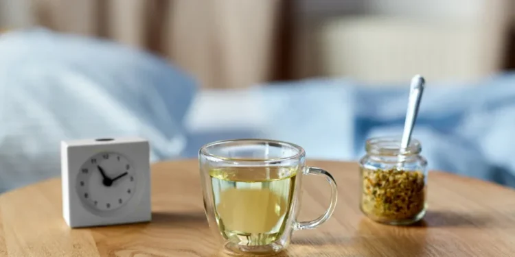 Camomila ajuda a dormir melhor e oferece benefícios que você nem imagina