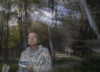 Demência: Por que mulheres são mais afetadas que homens