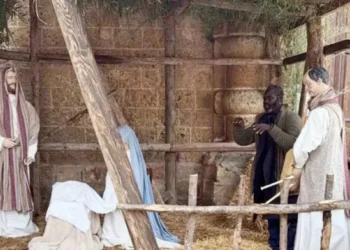 Fugitivo entra em presépio, finge ser Rei Mago e quase engana autoridades