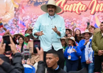 Maduro canta “Don’t Worry, Be Happy” em meio a tensão com os EUA