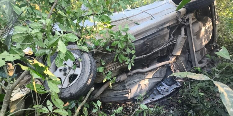 Homem morre em grave acidente de carro na RJ-106, em Cabo Frio