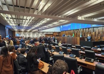 Guilherme Delaroli assume presidência da Alerj após prisão de Bacellar