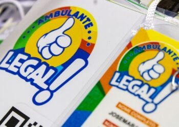 Cabo Frio define cronograma para retirada de crachás de ambulantes