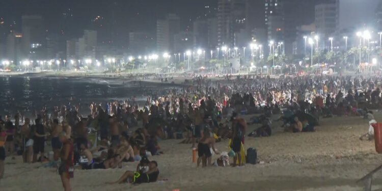 RJ faz megaoperação de hidratação para população enfrentar onda de calor