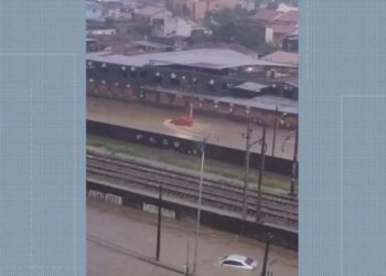 Chuva forte no Grande Rio afeta trens e alaga vias