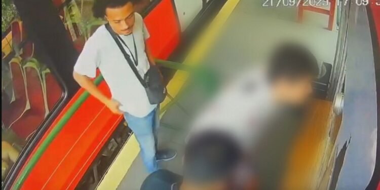 Polícia prende homem por extorsão contra turistas na Estrada das Paineiras Polícia prende homem por extorsão contra turistas na Estrada das Paineiras