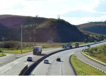 Elovias realiza manutenção da sinalização na Serra de Petrópolis