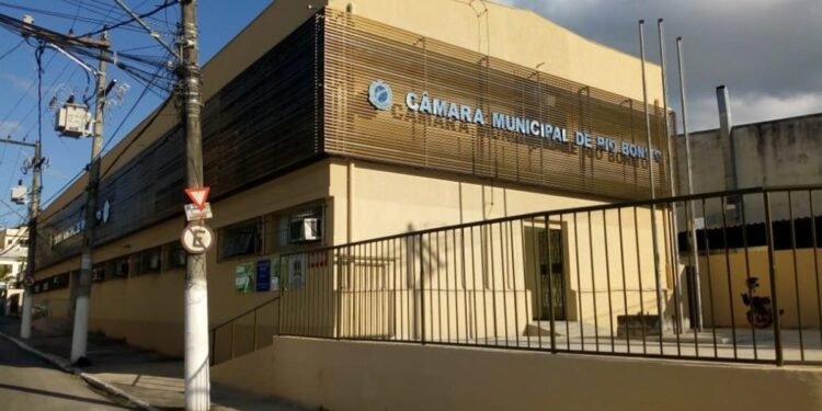 Câmara de Rio Bonito aprova reforma administrativa com 191 cargas e reajuste salarial Câmara de Rio Bonito aprova reforma administrativa com 191 cargas e reajuste salarial