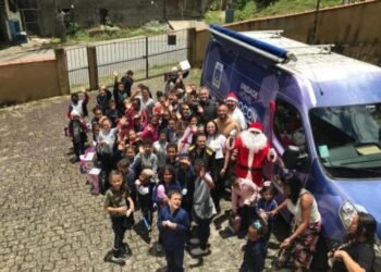 Mais de 500 alunos de Petrópolis ganham presentes do Natal Solidário