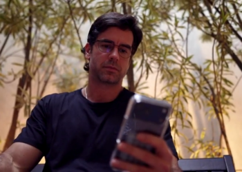 ‘Pensei em abrir a mão da minha profissão’: ator Marcos Pitombo revela ter sofrido perseguição de stalker