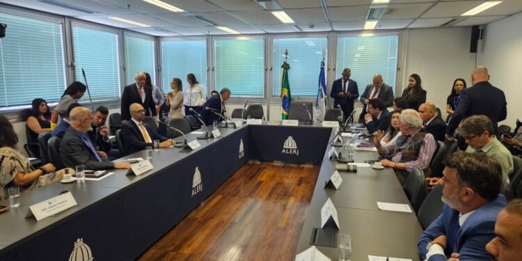 Em instantes: Comissão de Constituição e Justiça se reúne para decidir a prisão de Bacellar