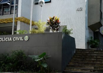 Policial é investigado por suspeita de negociar armas com traficante