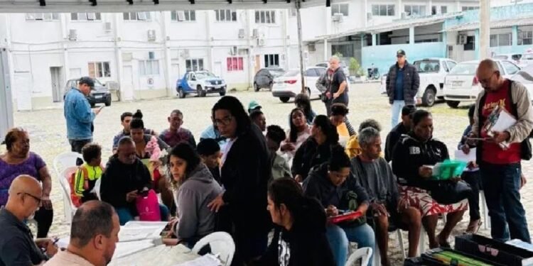 Cabo Frio inicia entrega de crachás a ambulantes cadastrados Cabo Frio inicia entrega de crachás a ambulantes cadastrados