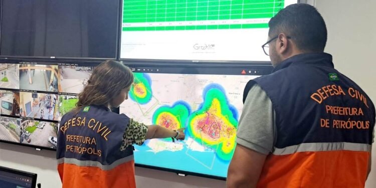 Defesa Civil alerta para ventos moderados a fortes em Petrópolis
