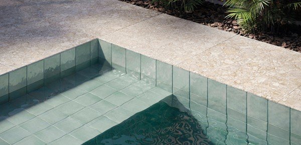 Sua Piscina e deck prontos para o verão com beleza e resistência Sua Piscina e deck prontos para o verão com beleza e resistência