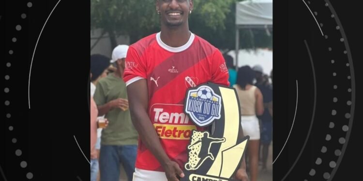 Jogador de futebol morre após bater motocicleta em parede na Bahia